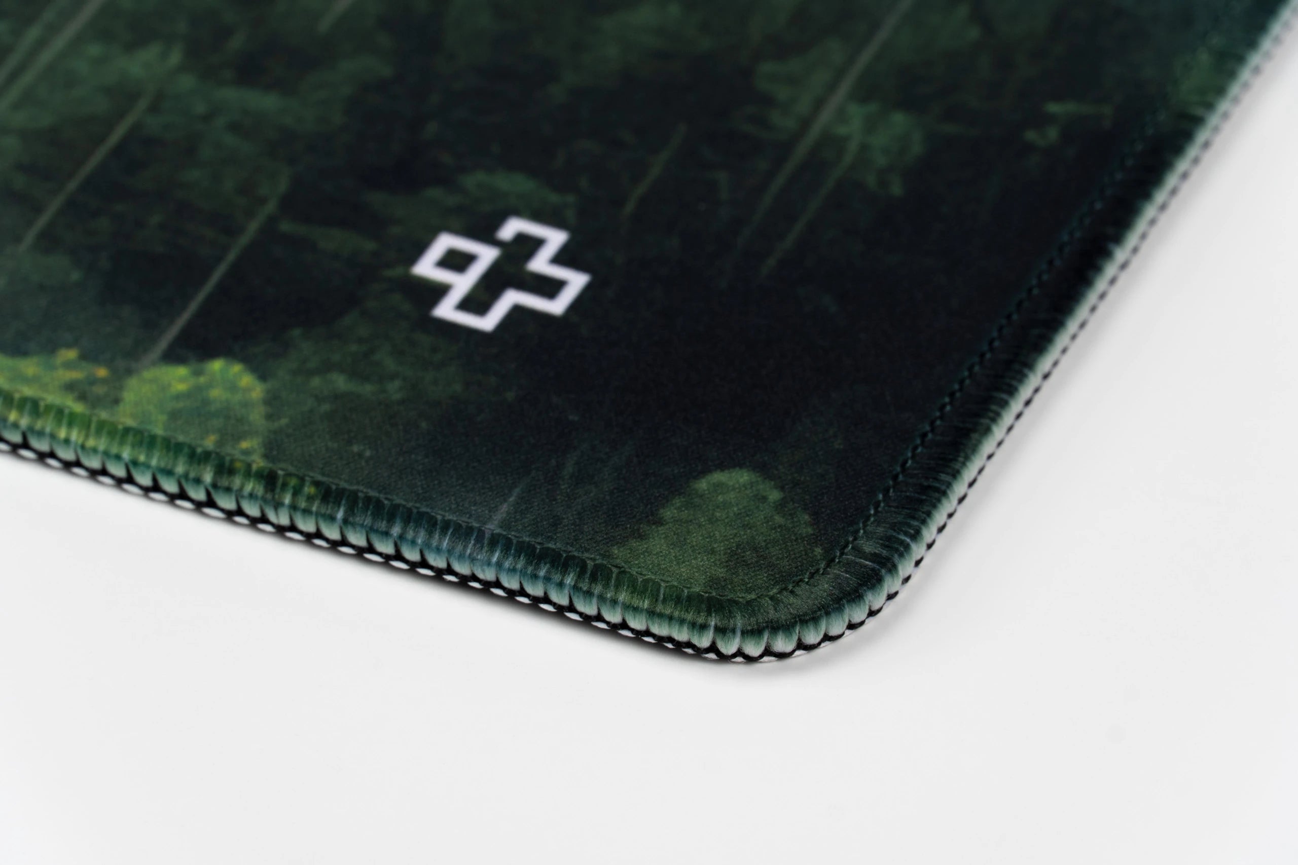 Deskmat Souris QwertyKey Forêt 4mm bords cousus