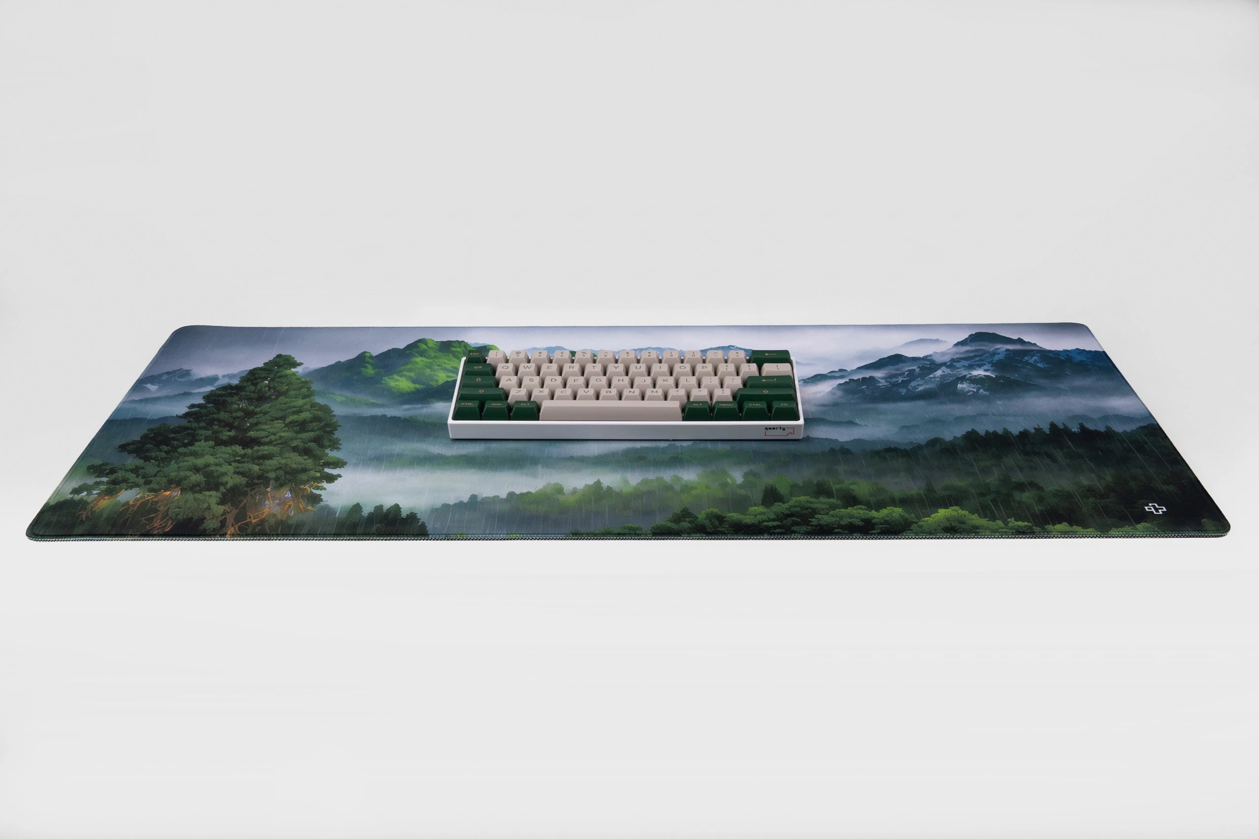 Deskmat Mousepad QwertyKey Bosque 4mm márgenes cosidos