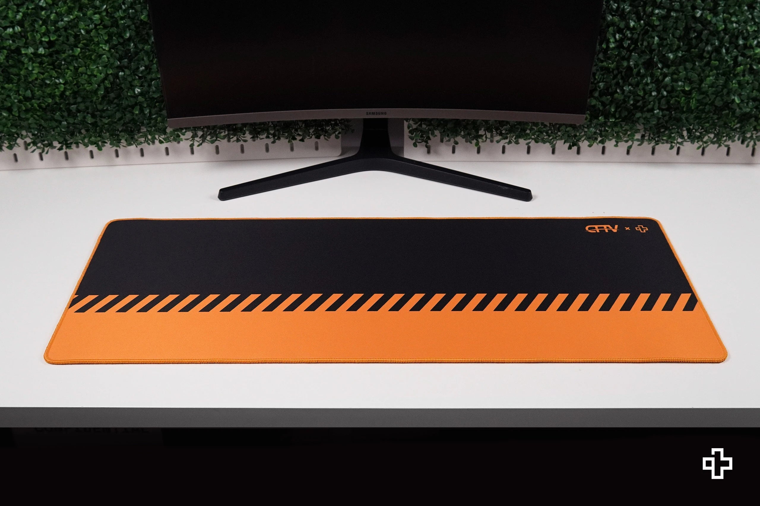 Deskmat Mousepad QwertyKey x ClipFixTV 4mm bordi cuciti