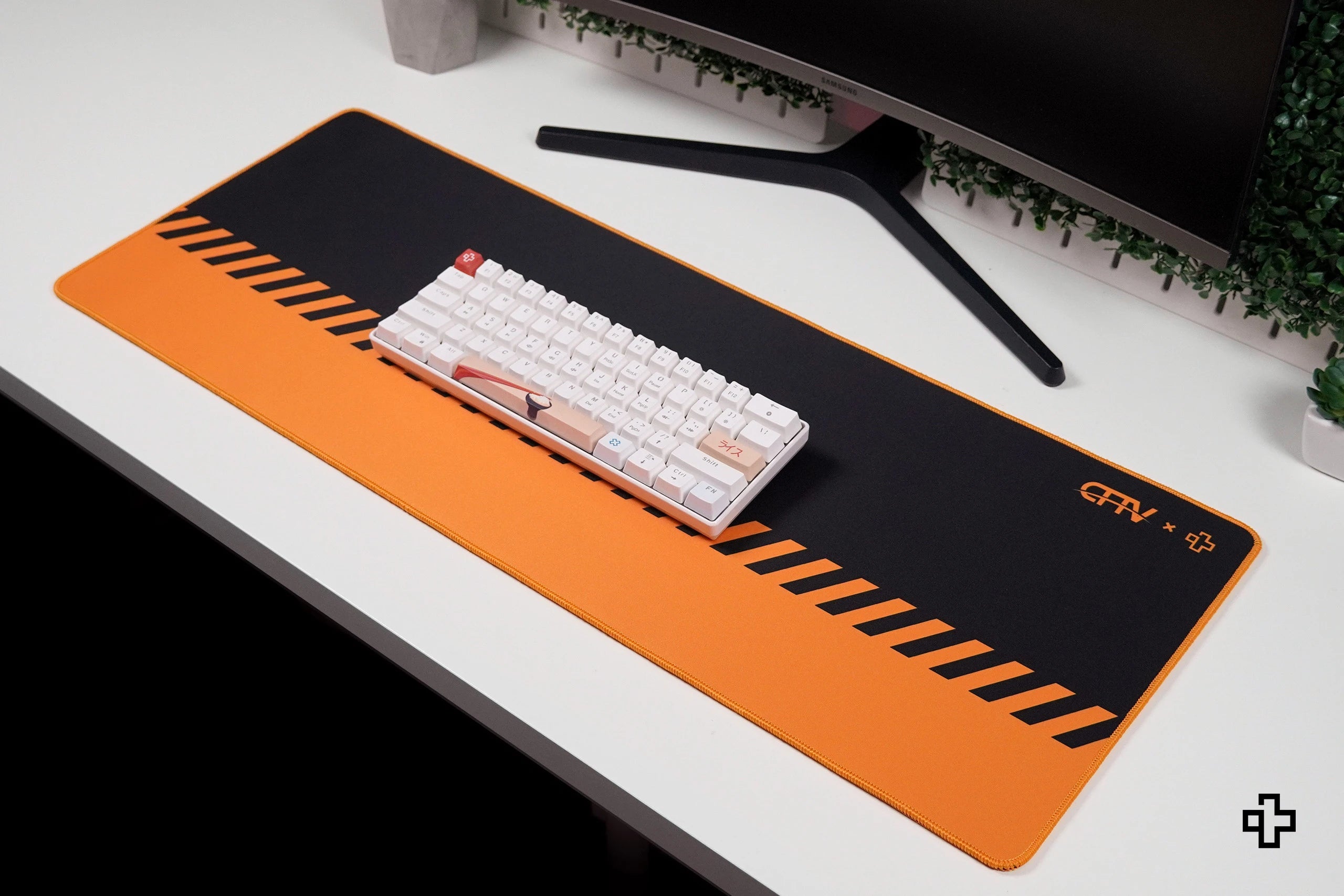 Deskmat Mousepad QwertyKey x ClipFixTV 4mm bordes cosidos