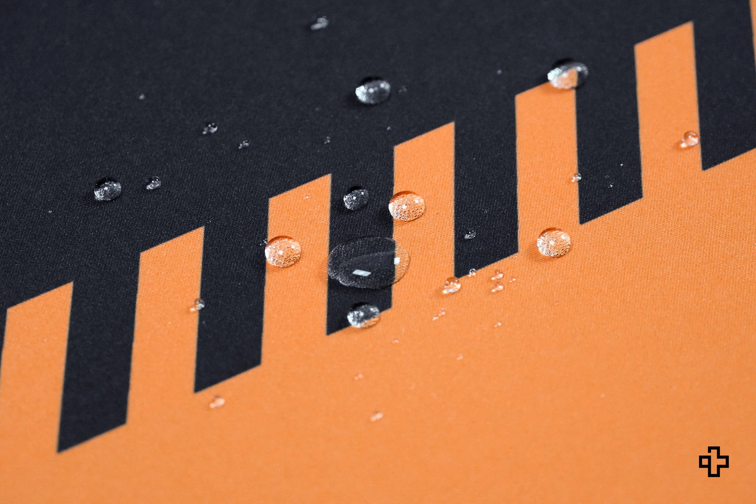 Deskmat Mousepad QwertyKey x ClipFixTV 4mm bordes cosidos