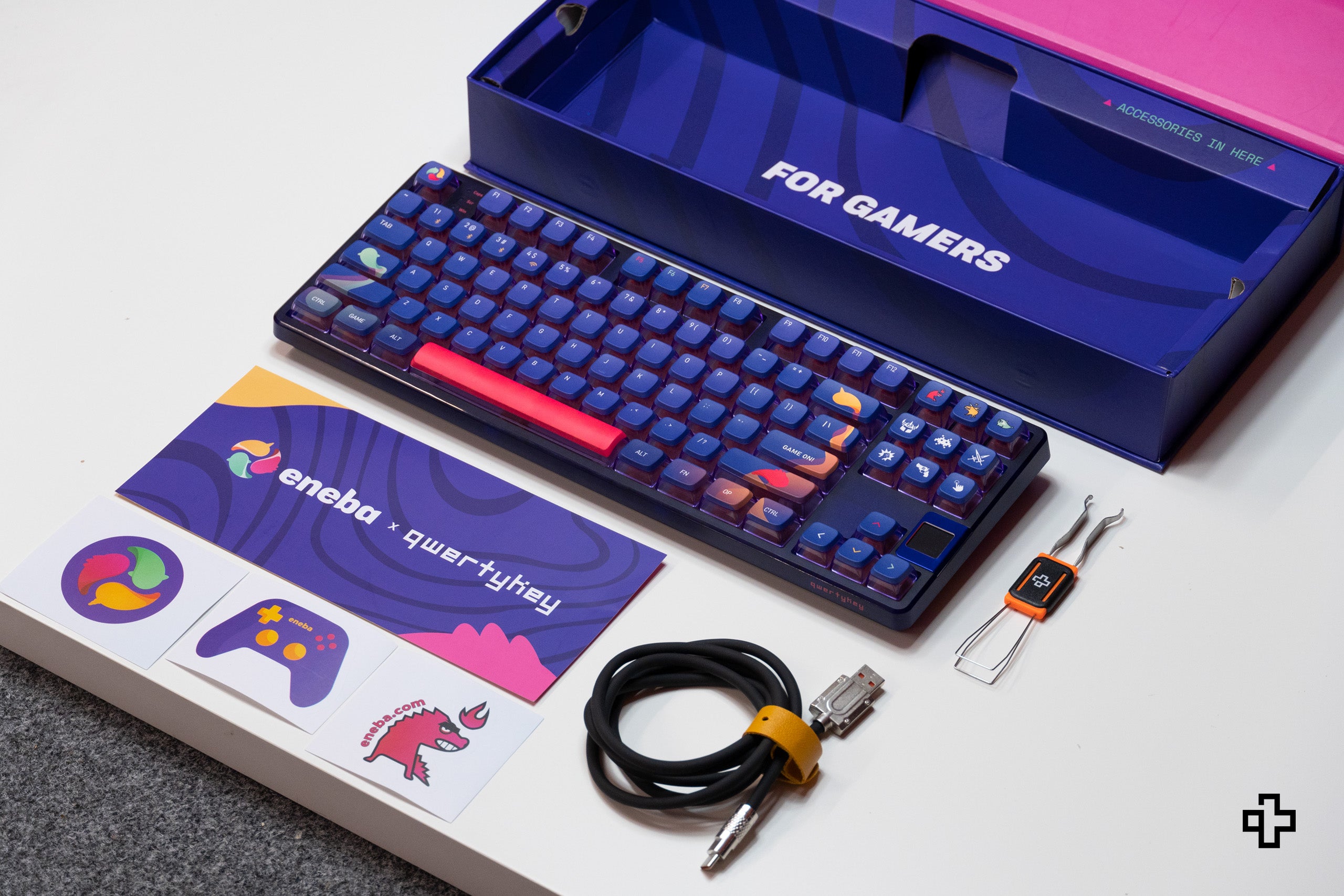 QwertyKey80 x Eneba Limited Edition Bluetooth vezeték nélküli Hotswap RGB QMK/VIA tömítésre szerelt Tastatura Mecanica Gaming cu Ecran