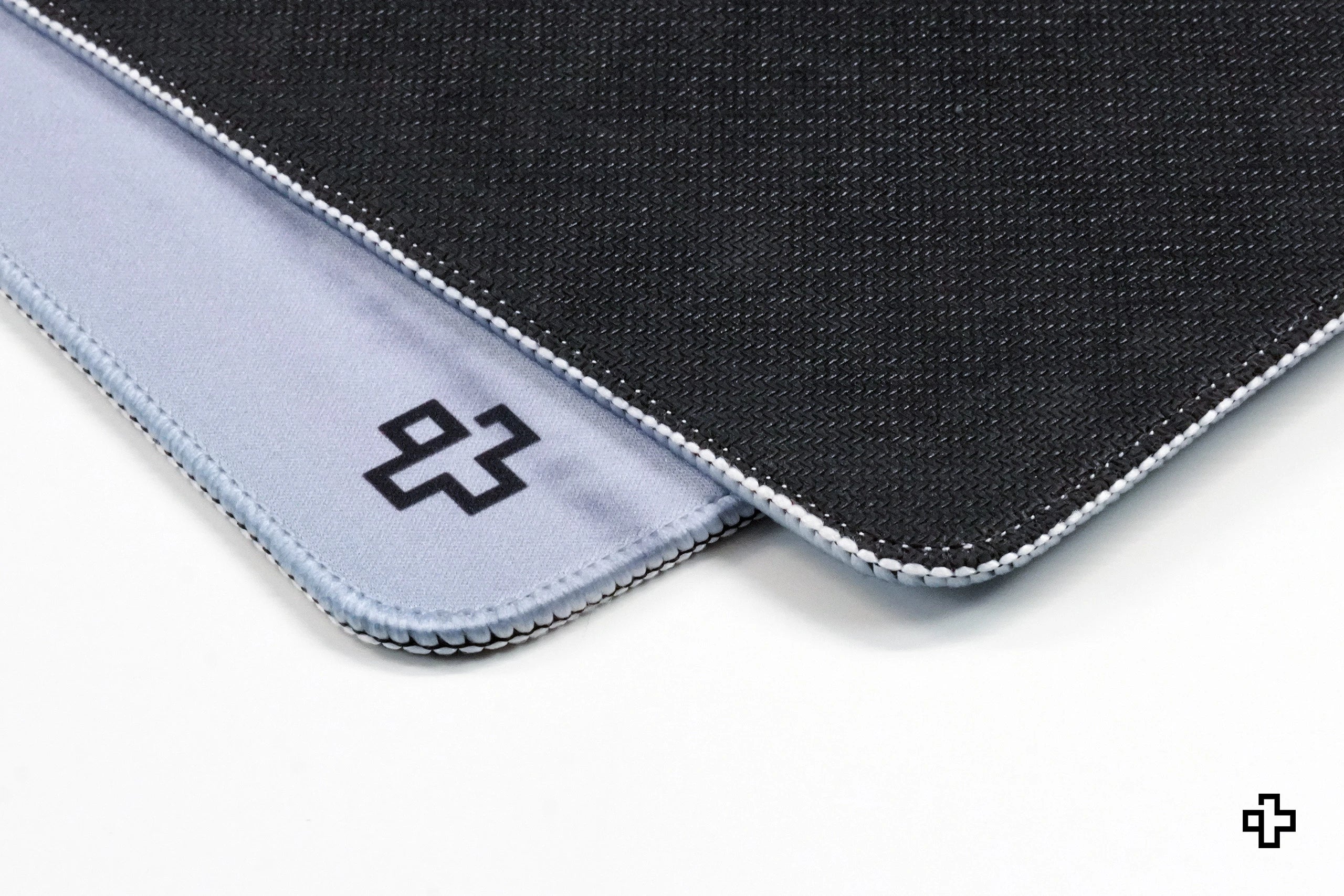 Deskmat Mousepad QwertyKey Auto GT 4mm genaaide randen