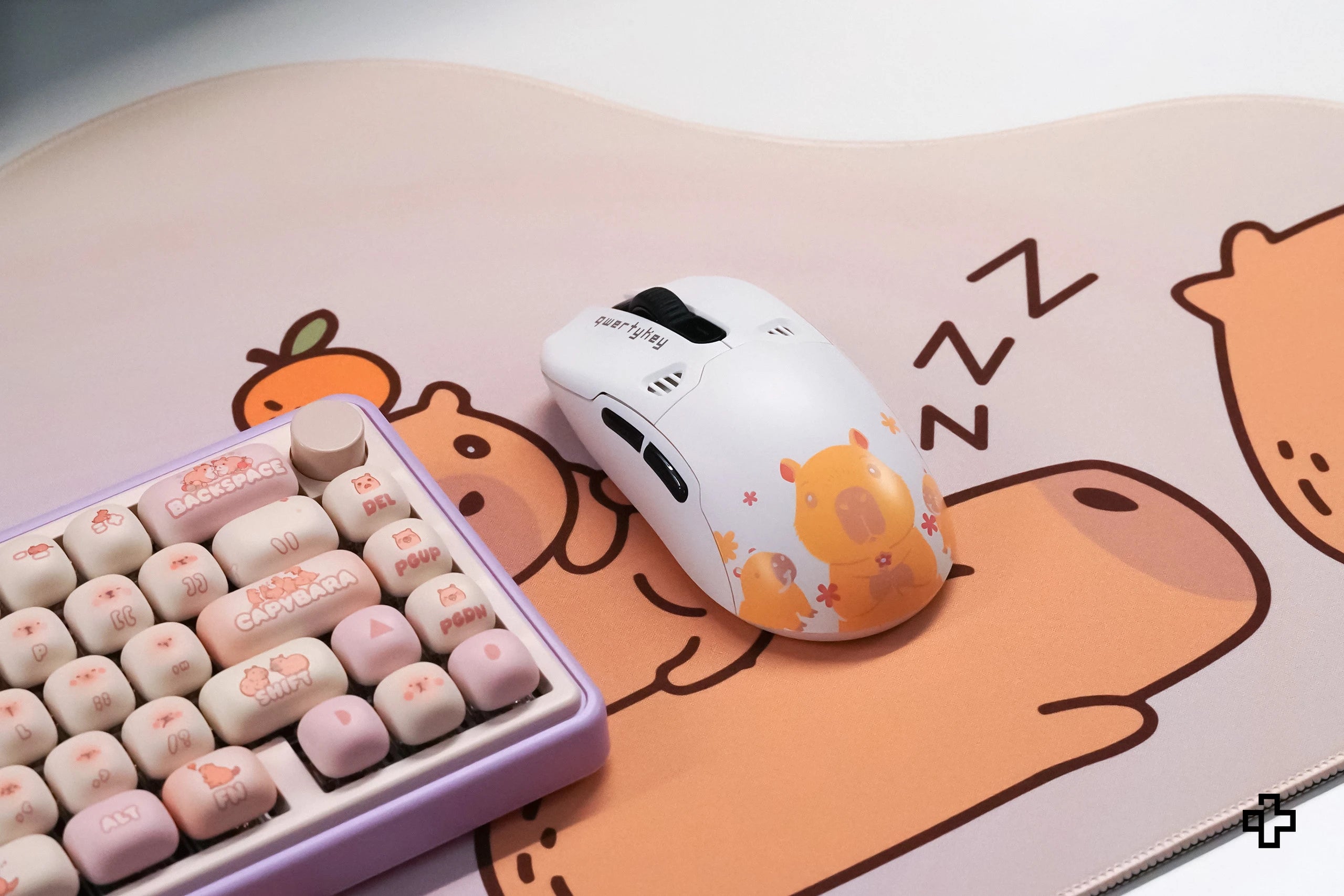 QKM1 Capybara White Mouse Pad