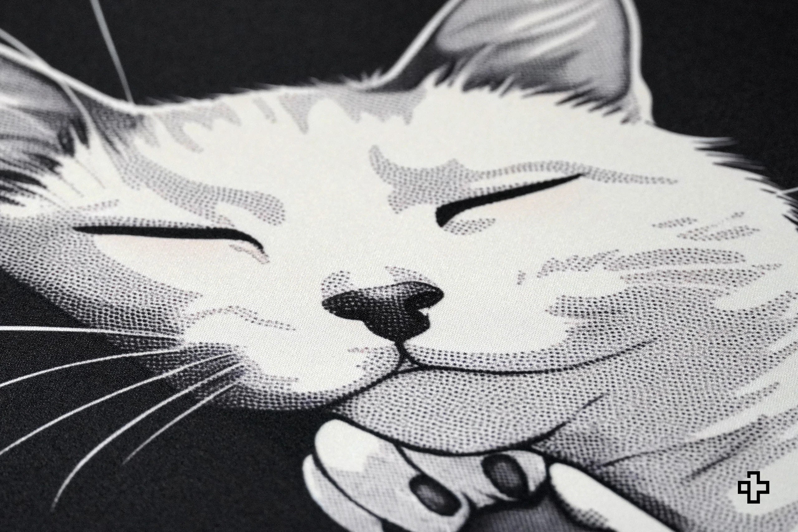 Deskmat Podkładka pod Myszkę QwertyKey Czarny Kot 4mm obszyte krawędzie