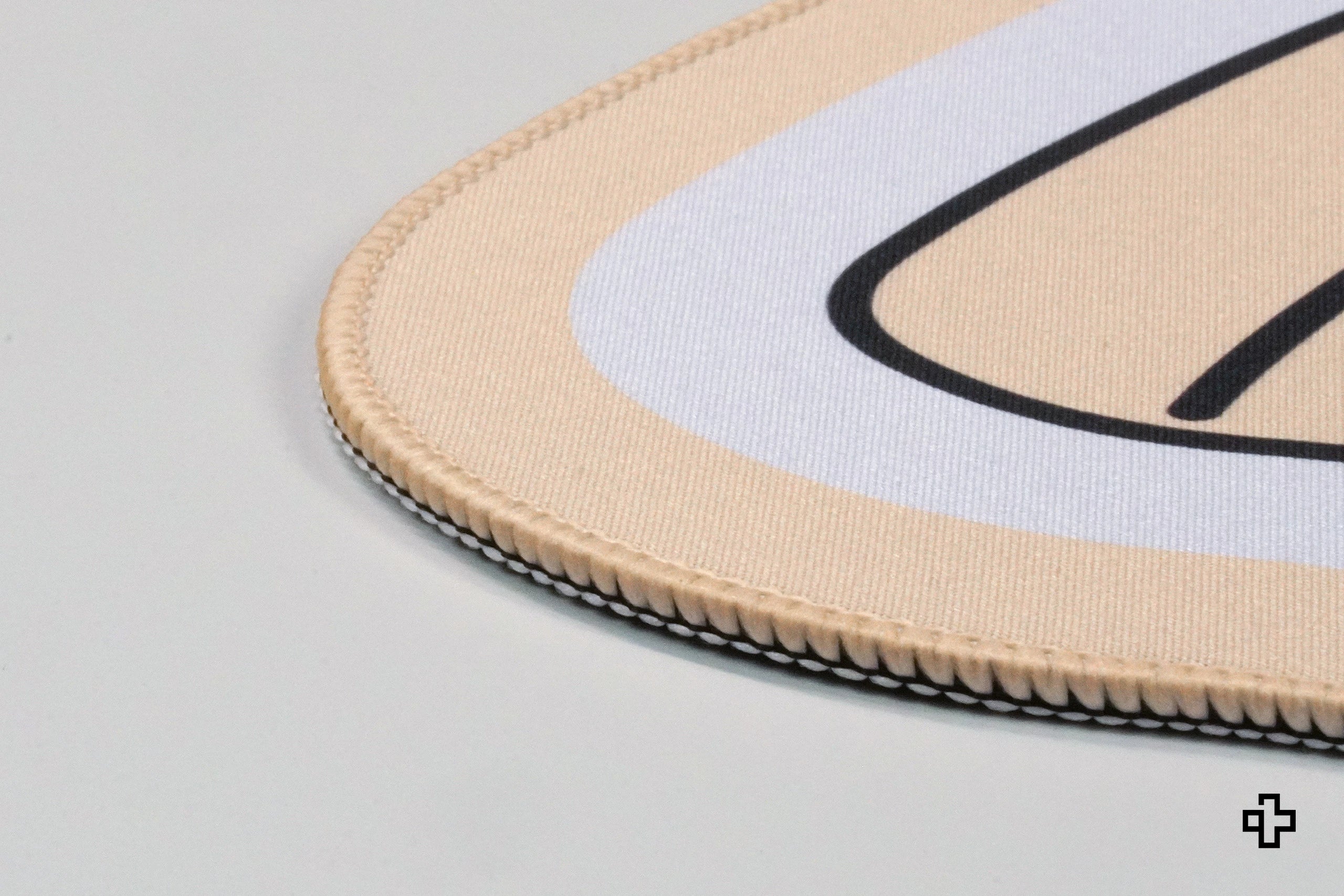 Deskmat Mousepad QwertyKey Kendama 4mm genaaide randen