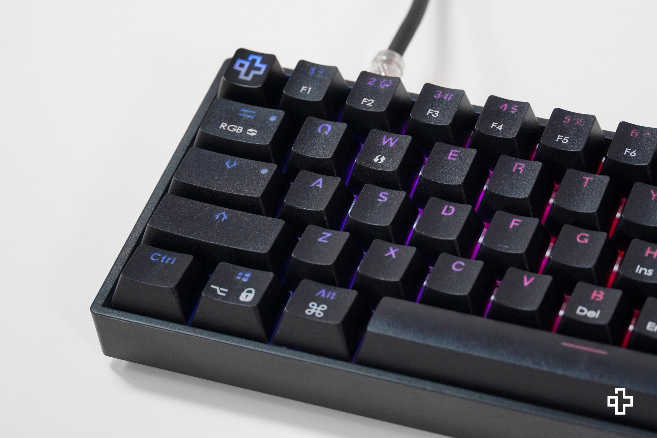 Clavier mécanique de jeu QwertyKey Split Neagra Hotswap RGB