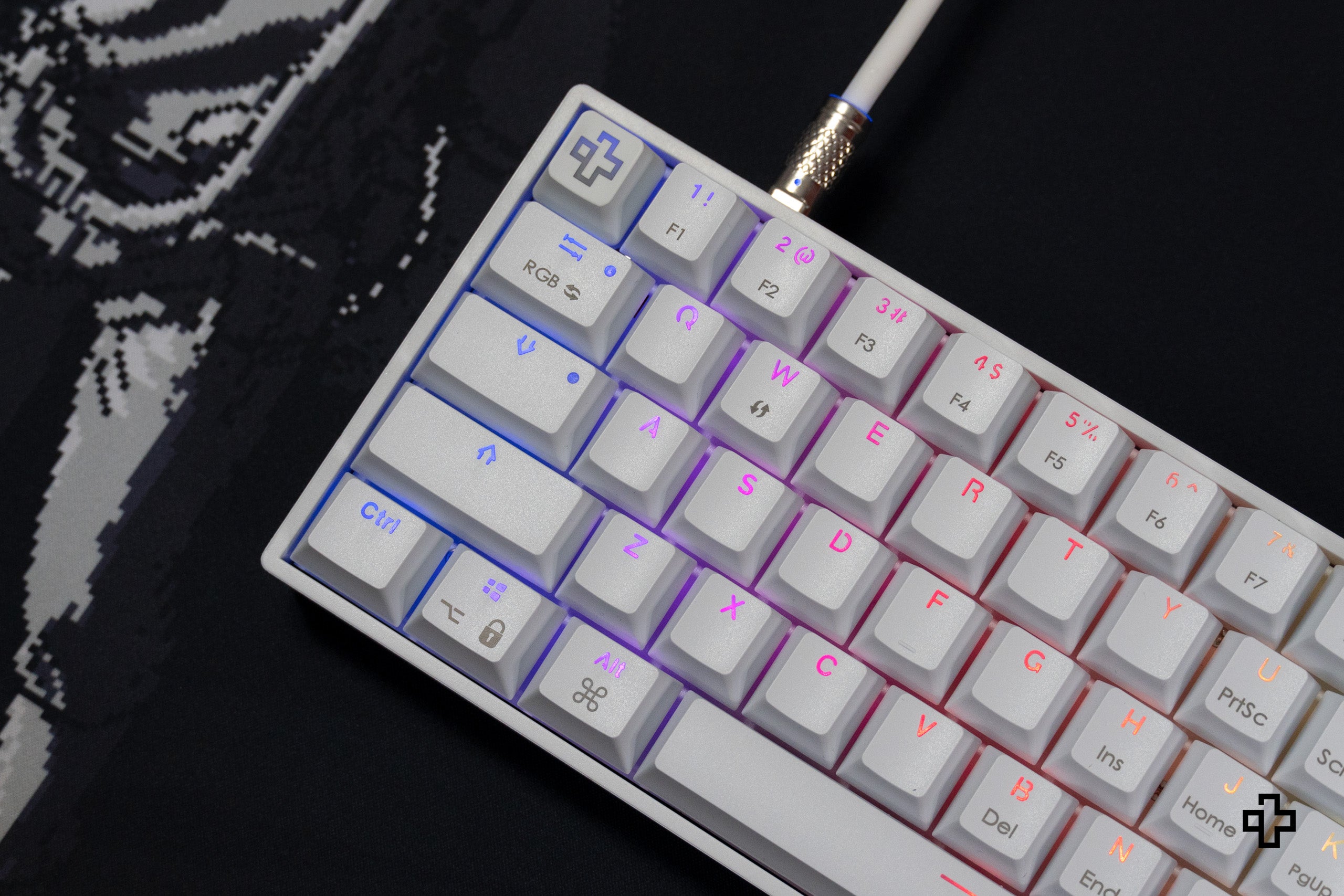 QwertyKey Split Alba Hotswap RGB Tastatura Meccanica Gaming