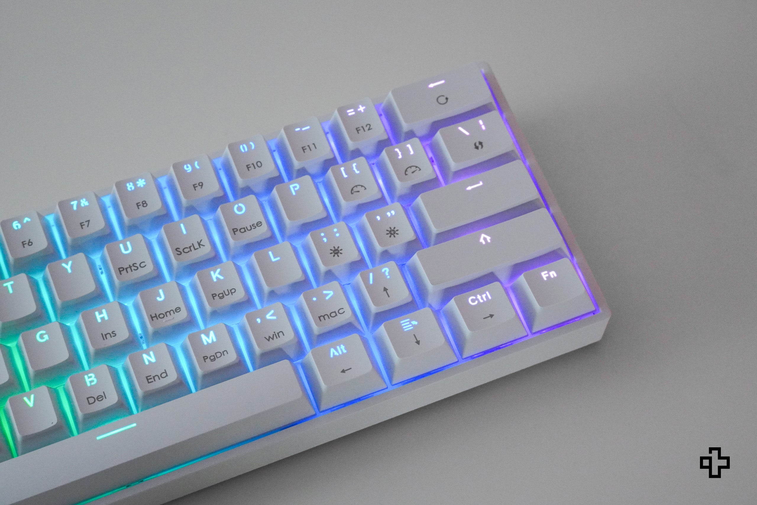 QwertyKey Split Alba Hotswap RGB Tastatura Mecánica Gaming