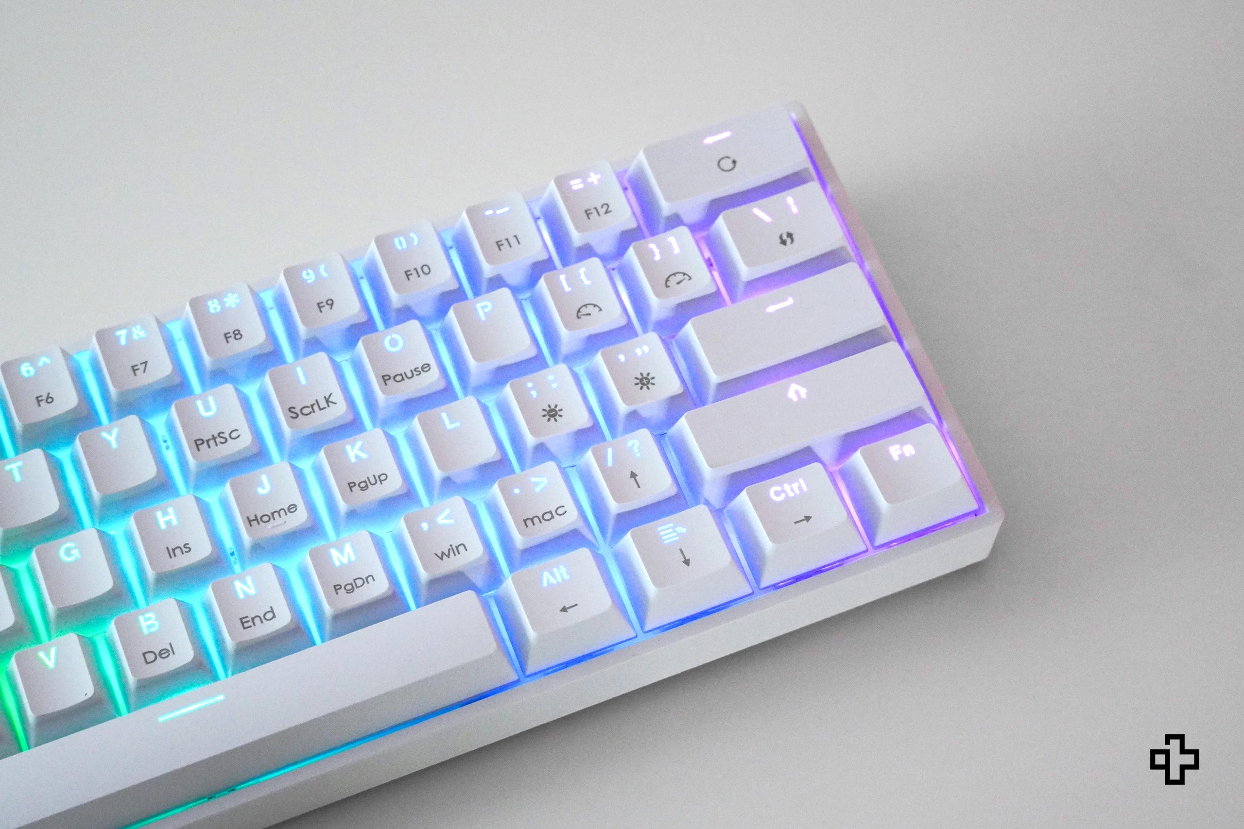 QwertyKey H61 Split Alba Hotswap RGB Tastatura Meccanica Gaming