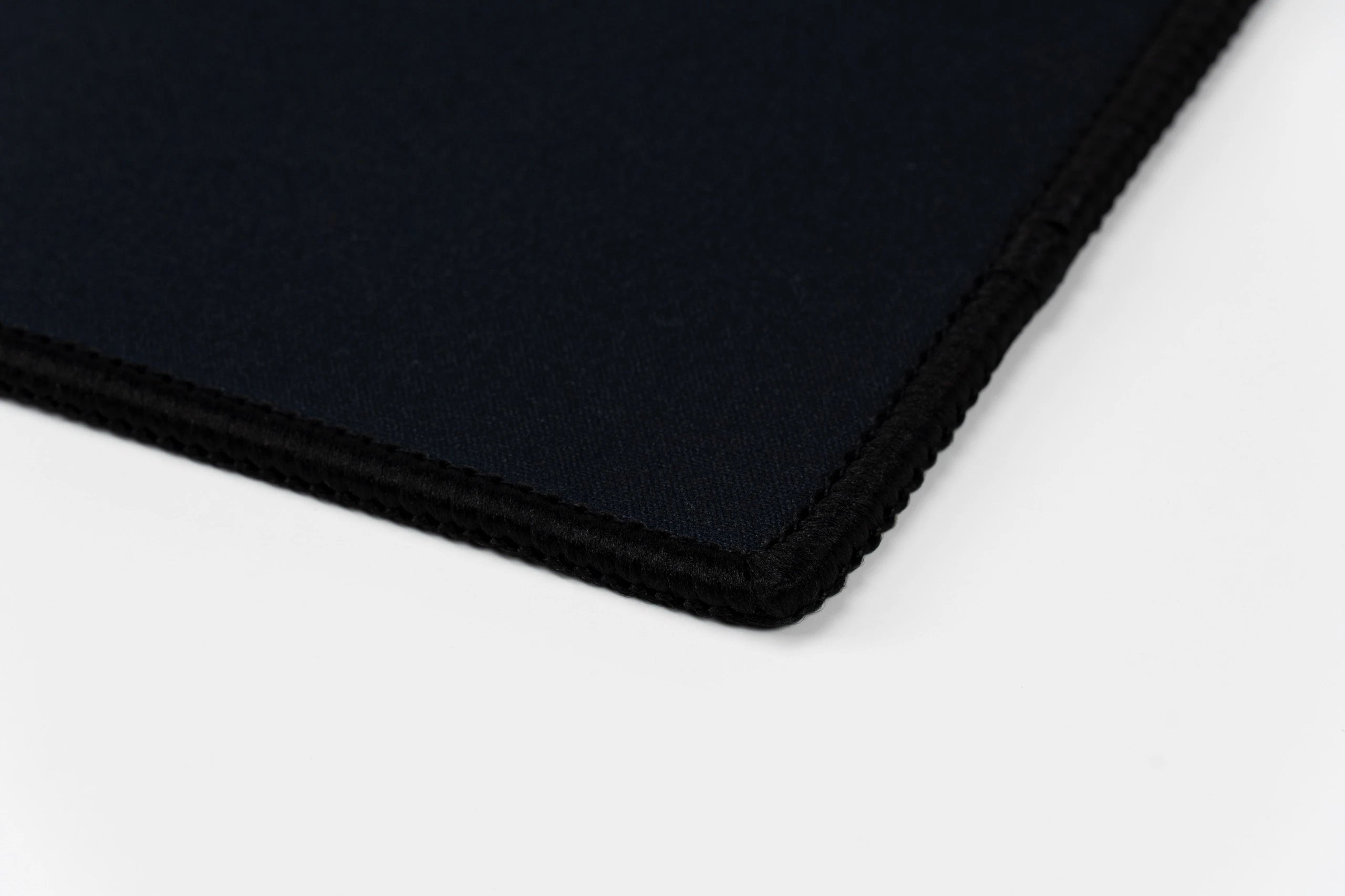 Tapis de souris Tapis de bureau QwertyKey Spaceman Bords cousus irréguliers de 4 mm