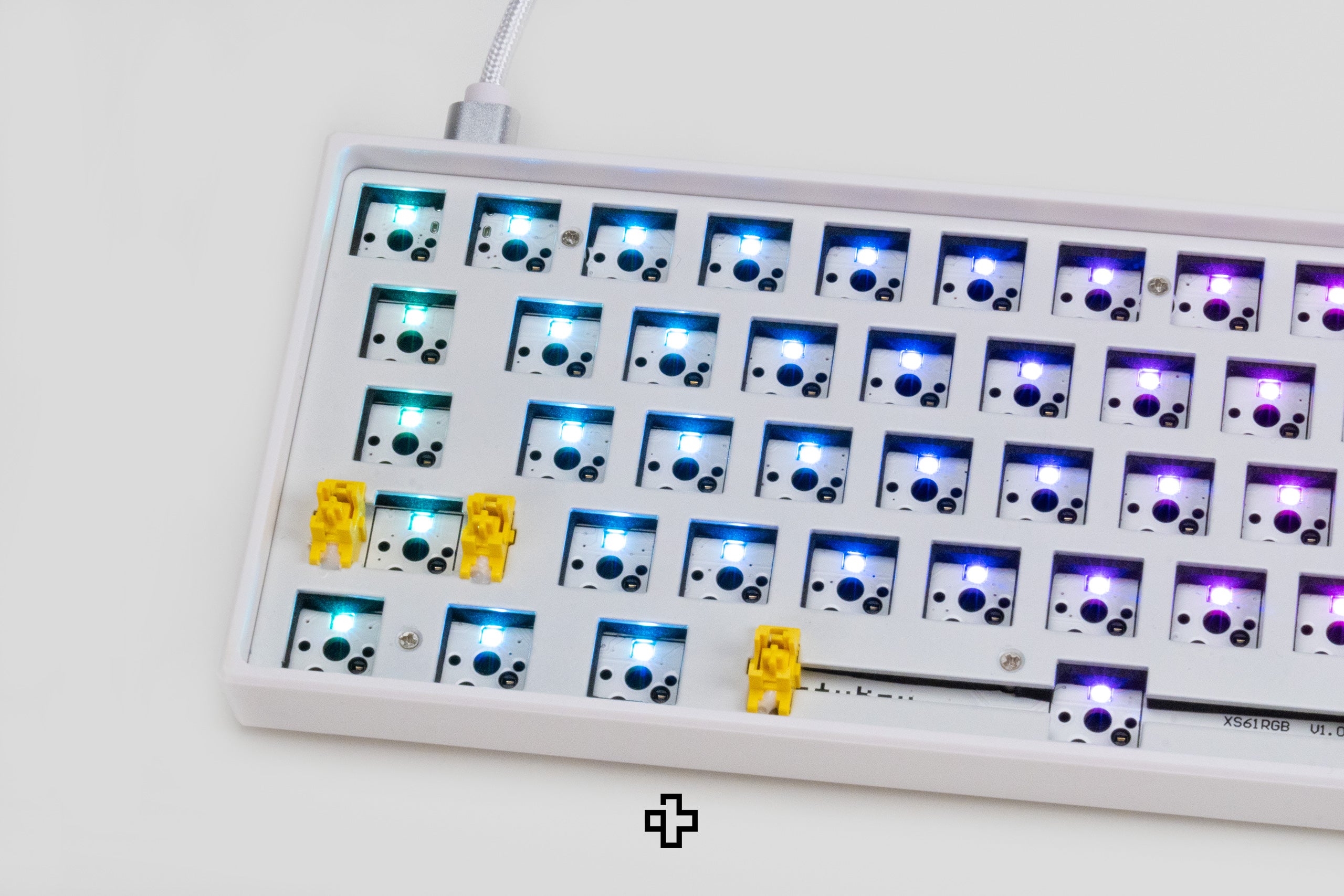 Kit QwertyKey White 61 Mechanical Keyboard