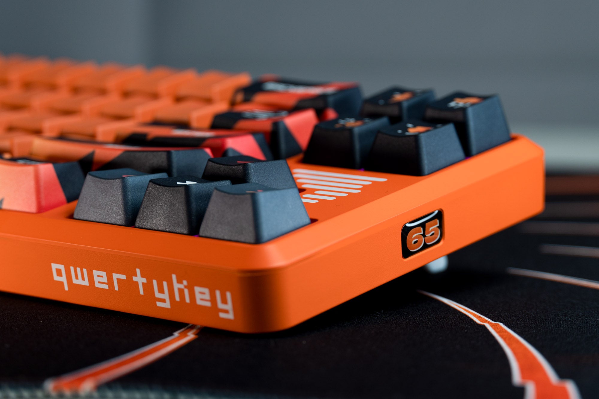 QwertyKey65 Hurricane Hotswap RGB Tastatura Mecanica Gaming - QwertyKey